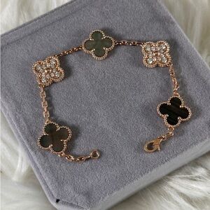 Elegant Gold and Black Clover Bracelet